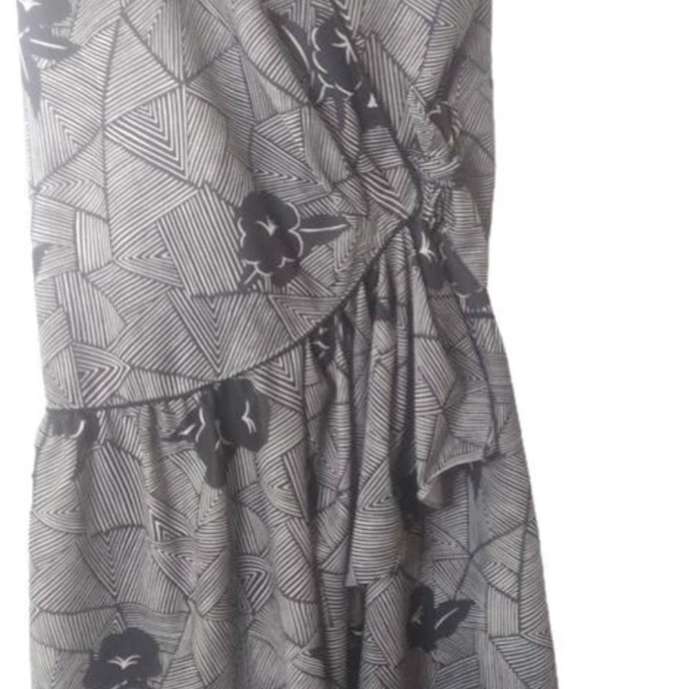 Gray Floral vintage Wrap-Style Women's Dress - Picture 3 of 5